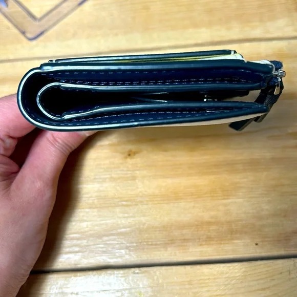 Kate Spade Lemon Zest Crossbody Tote Set - Picture 5 of 17